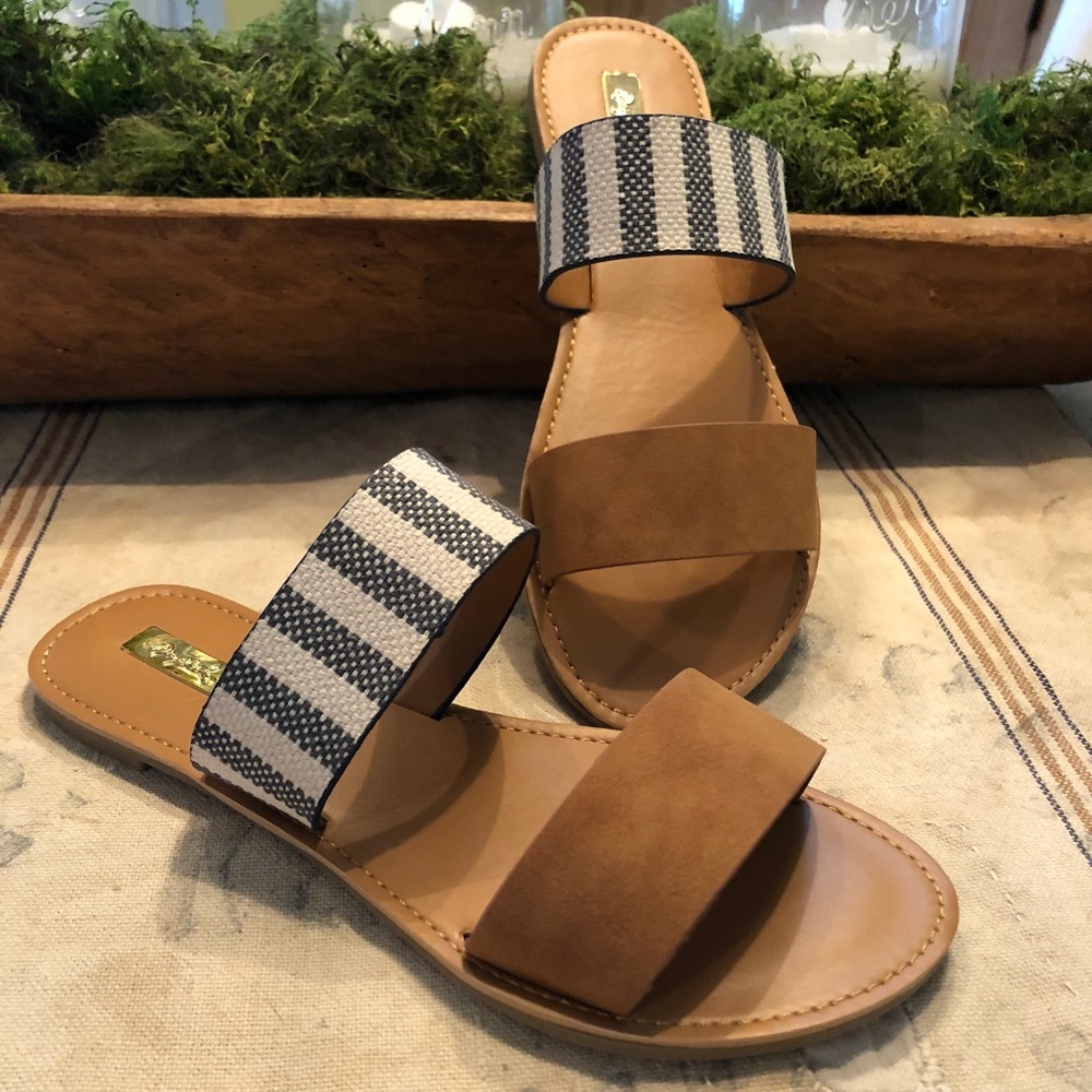 •Closeout•The Allie Slide Sandal